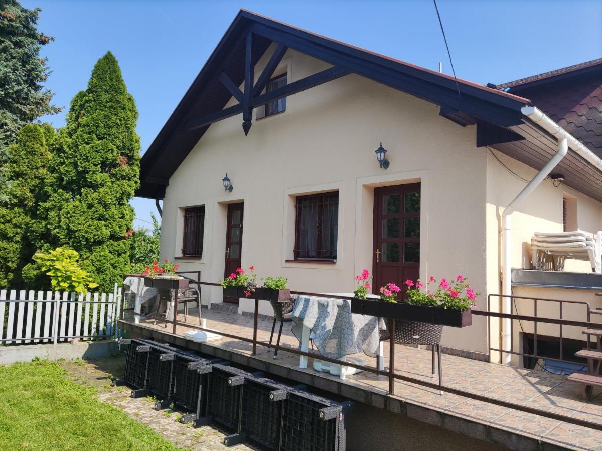 Feszek Apartmanhaz ボニャルツバシュ エクステリア 写真