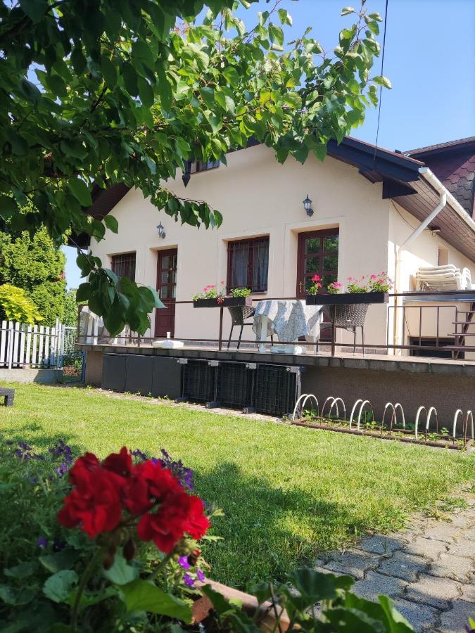 Feszek Apartmanhaz ボニャルツバシュ エクステリア 写真