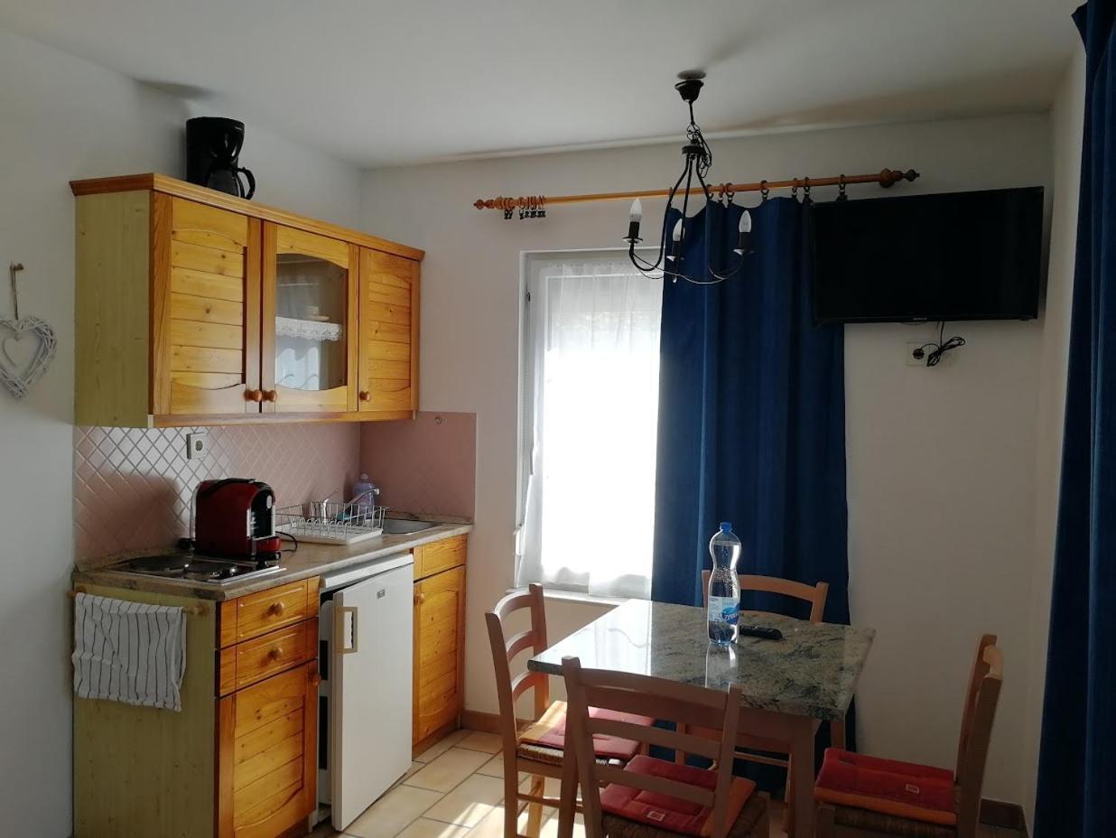 Feszek Apartmanhaz ボニャルツバシュ エクステリア 写真