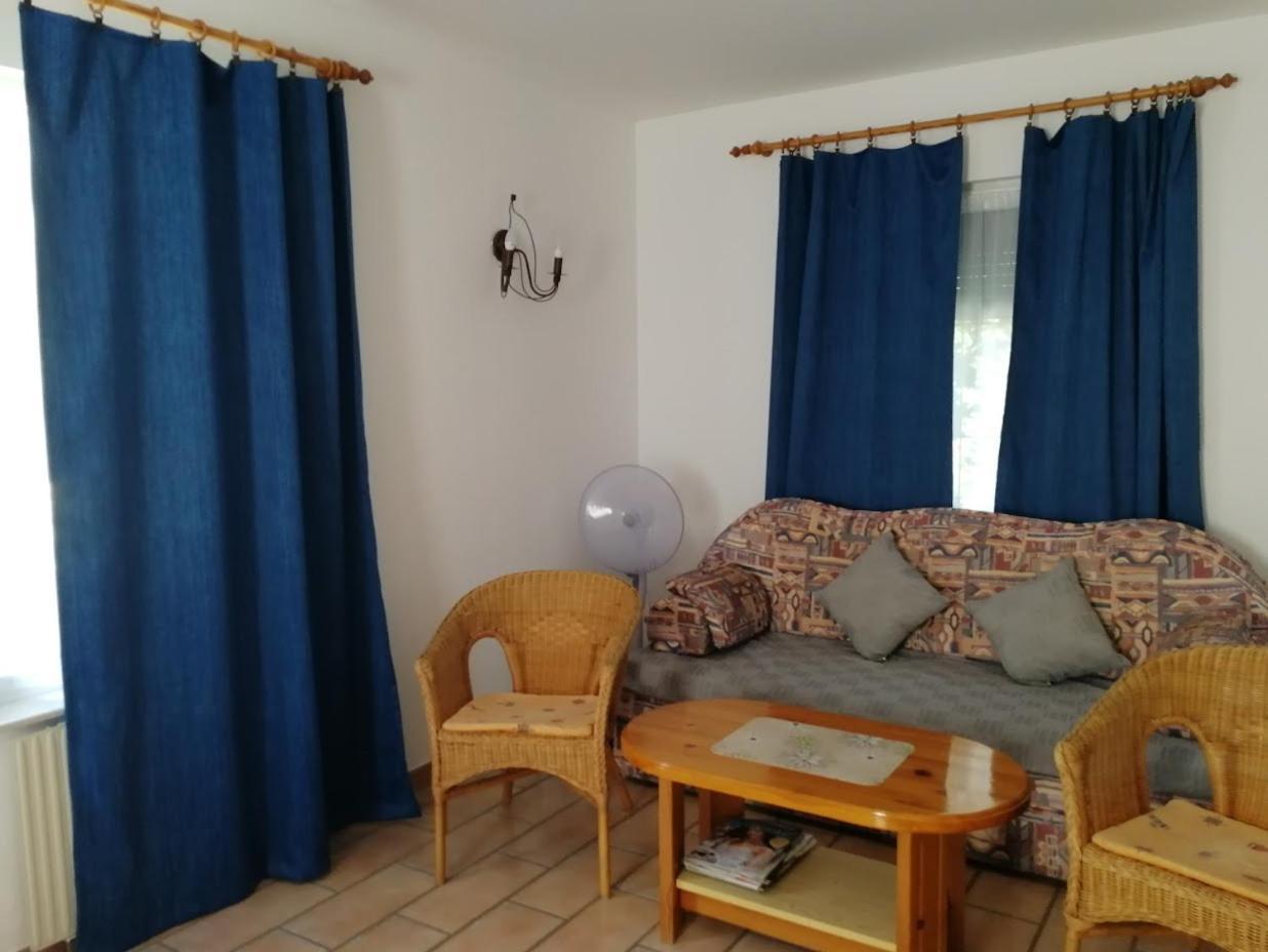 Feszek Apartmanhaz ボニャルツバシュ エクステリア 写真