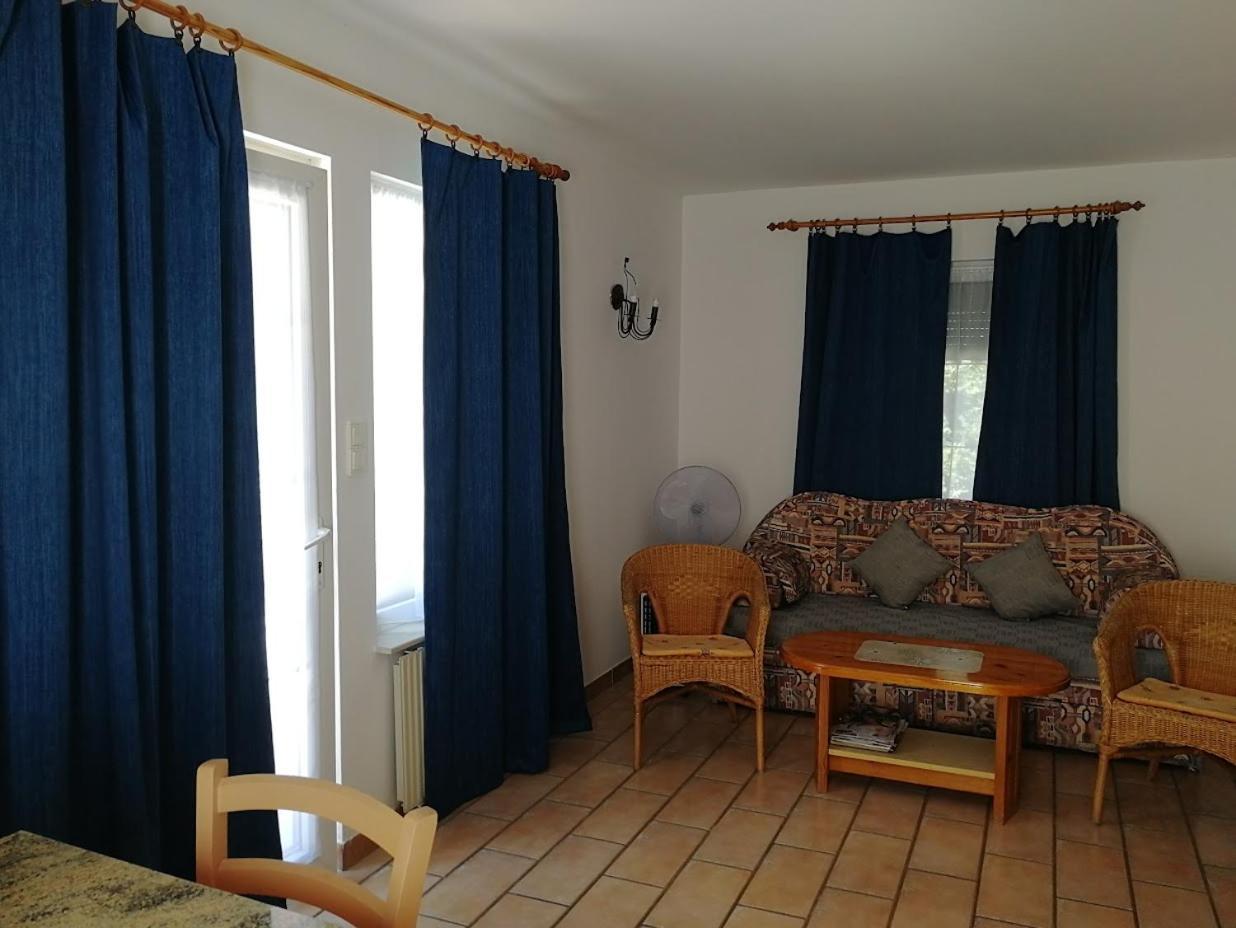 Feszek Apartmanhaz ボニャルツバシュ エクステリア 写真