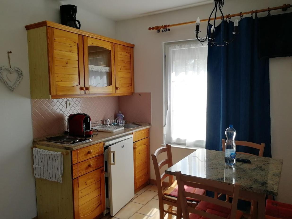 Feszek Apartmanhaz ボニャルツバシュ エクステリア 写真
