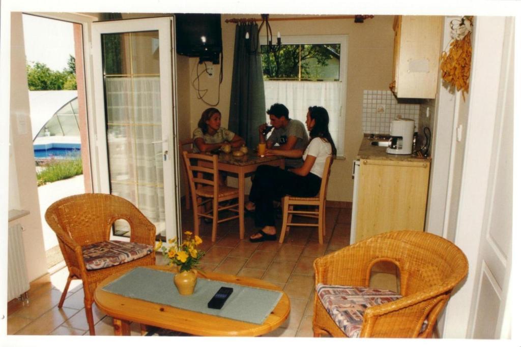 Feszek Apartmanhaz ボニャルツバシュ エクステリア 写真