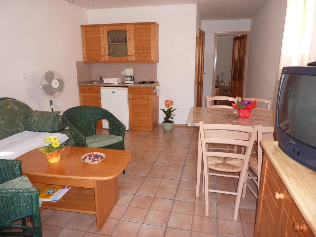 Feszek Apartmanhaz ボニャルツバシュ エクステリア 写真